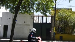 Frente&nbsp; del galpón que funcionaba en Tablada y era usada como indoor