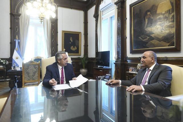 El presidente Alberto Fernández junto a&nbsp; Juan Manzur.