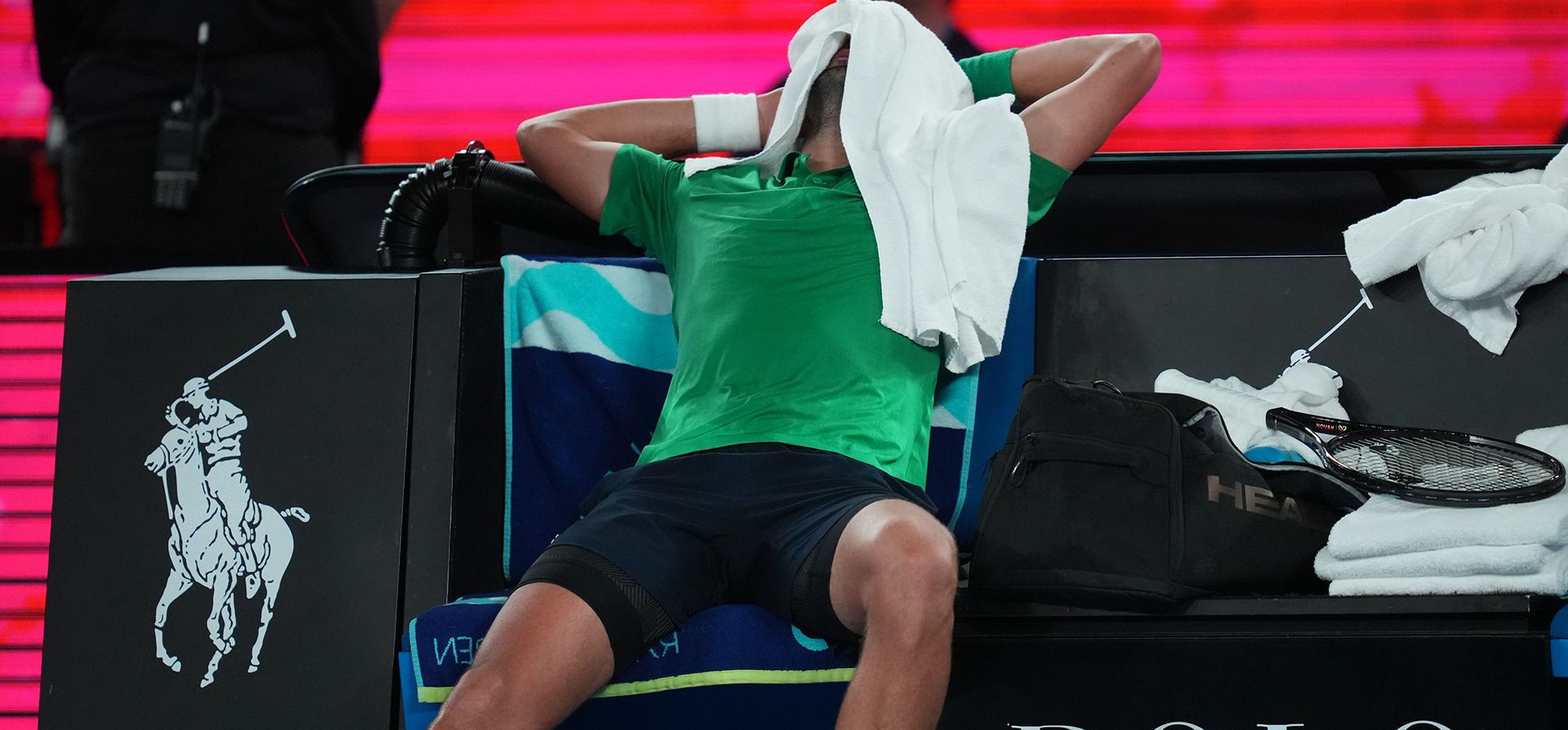 Novak Djokovic de Serbia reacciona durante su partido de semifinales contra Jannik Sinner de Italia en el Abierto de Australia de tenis en Melbourne, Australia, el viernes 30 de enero de 2026. (Foto AP/Asanka Brendon Ratnayake) Novak Djokovic de Serbia reacciona durante su partido de semifinales contra Jannik Sinner de Italia en el Abierto de Australia de tenis en Melbourne, Australia, el viernes 30 de enero de 2026. (Foto AP/Asanka Brendon Ratnayake)