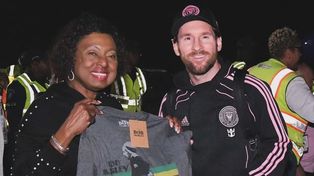 Lionel Messi fue recibido con una remera de Bob Marley en su arribo a Jamaica junto a Inter Miami.