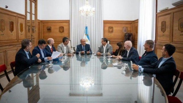 El ministro coordinador se reunió con jefes de bloque aliados. (X/@GAFrancosOk)