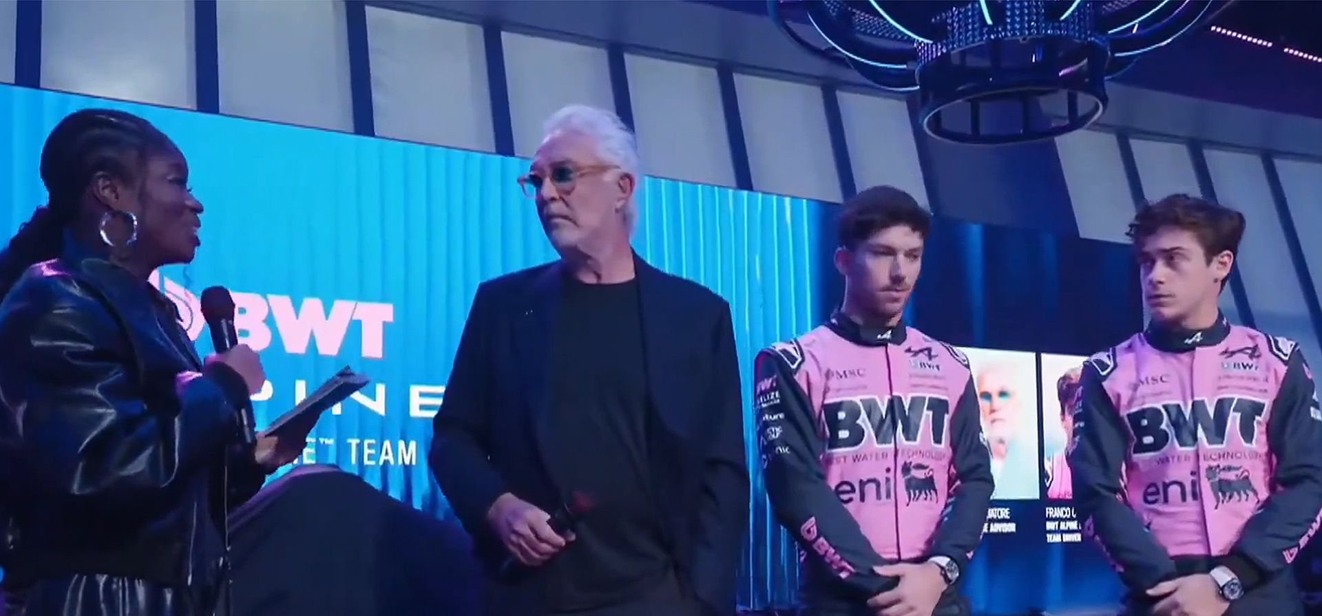 Alpine presentó su auto A526 para la temporada 2026 de la Fórmula 1. El Asesor Ejecutivo de la escudería analizó en la presentación del auto A526 lo que espera de la escudería y sin pelos en la lengua le apuntó a los pilotos, Pierre Gasly y Franco Colapinto: “Ambos están trabajando muy duro y de momento son amigos”. Foto: Youtube Alpine Alpine presentó su auto A526 para la temporada 2026 de la Fórmula 1. El Asesor Ejecutivo de la escudería analizó en la presentación del auto A526 lo que espera de la escudería y sin pelos en la lengua le apuntó a los pilotos, Pierre Gasly y Franco Colapinto: “Ambos están trabajando muy duro y de momento son amigos”. Foto: Youtube Alpine