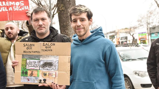 Abrazo solidario a una escuela de la zona sur por problemas edilicios