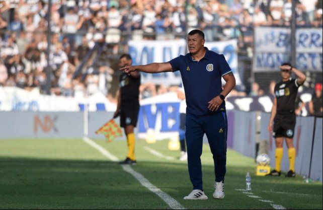 A Jorge Almirón le salió todo bien. Guardó algunos futbolistas y a los que mantuvo en cancha no tuvieron problemas desde lo físico.
