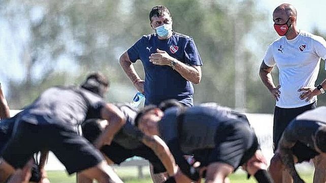 Julio Falcioni volvió a comandar un entrenamiento de Independiente