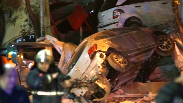 Se derrumbó el techo de una concesionaria de autos en Villa Devoto