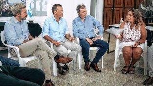 Triatlón Internacional de La Paz: el gobernador se reunió con integrantes de la organización.