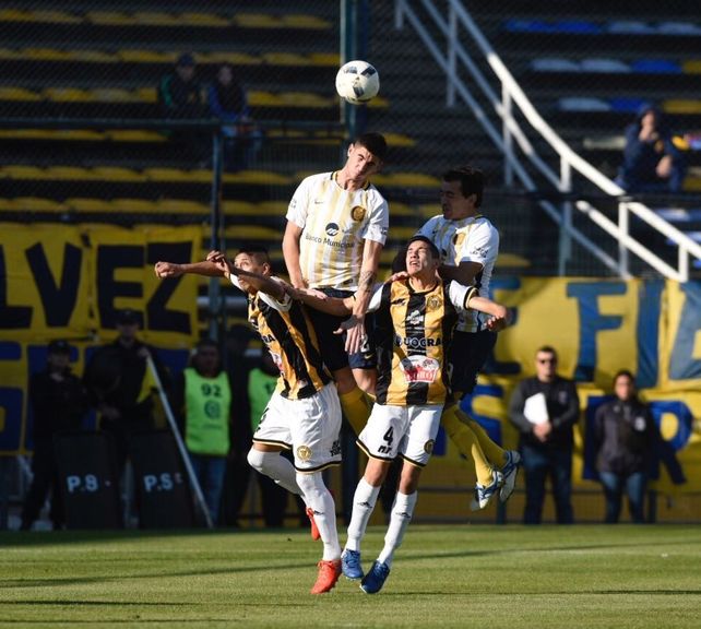 Con autoridad, Central goleó a Alianza Sport 4 a 0 y se metió en los cuartos de la Copa Santa Fe