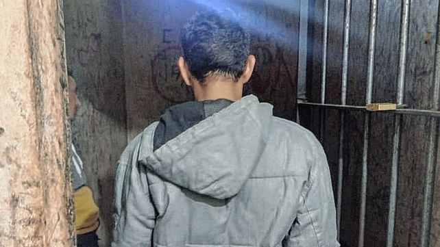 Apresaron en Santo Tomé a un asesino condenado que mató a un hombre delante de su madre en Rosario