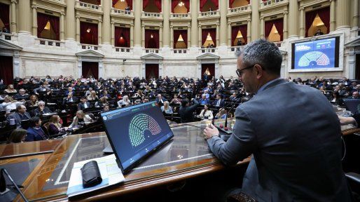 Hay quórum: Diputados sesiona y debate la reforma laboral con el paro general como telón de fondo