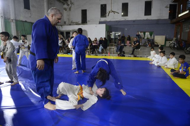 El olímpico de Barcelona 1992 Edgardo Antinori instaló su dojo en el club. Las clases de judo son presenciadas generalmente por los padres de los deportistas.