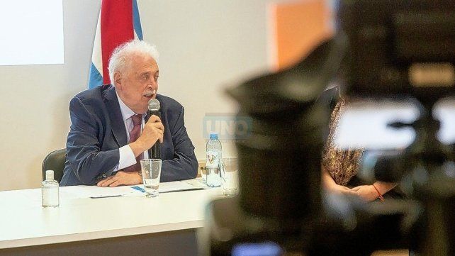 Vacunatorio VIP: la Justicia procesó al exministro Ginés González García