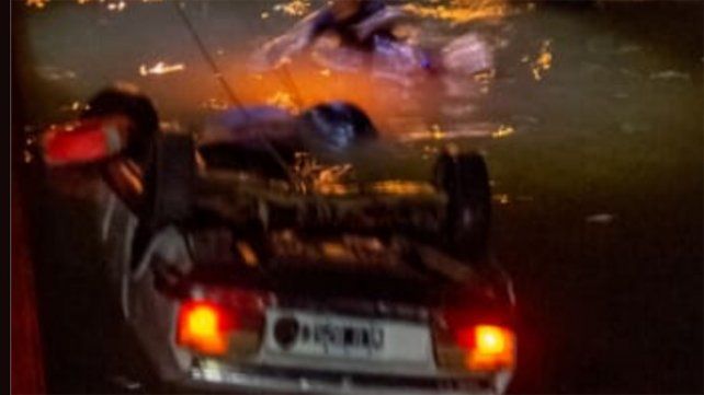El accidente fatal ocurrió en la madrugada de este sábado en La Paz. Testigos indicaron que la víctima quiso estacionar y realizó una mala maniobra que terminó en tragedia