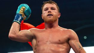 Canelo Álvarez retiene los títulos en México.