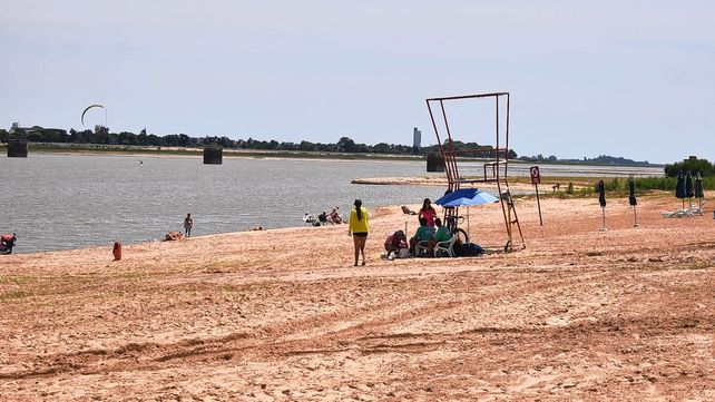 Quieren que se dispongan recipientes para depositar las colillas de cigarrillos y que quienes tengan el hábito de fumar lo realicen cerca de estos dispositivos&nbsp;