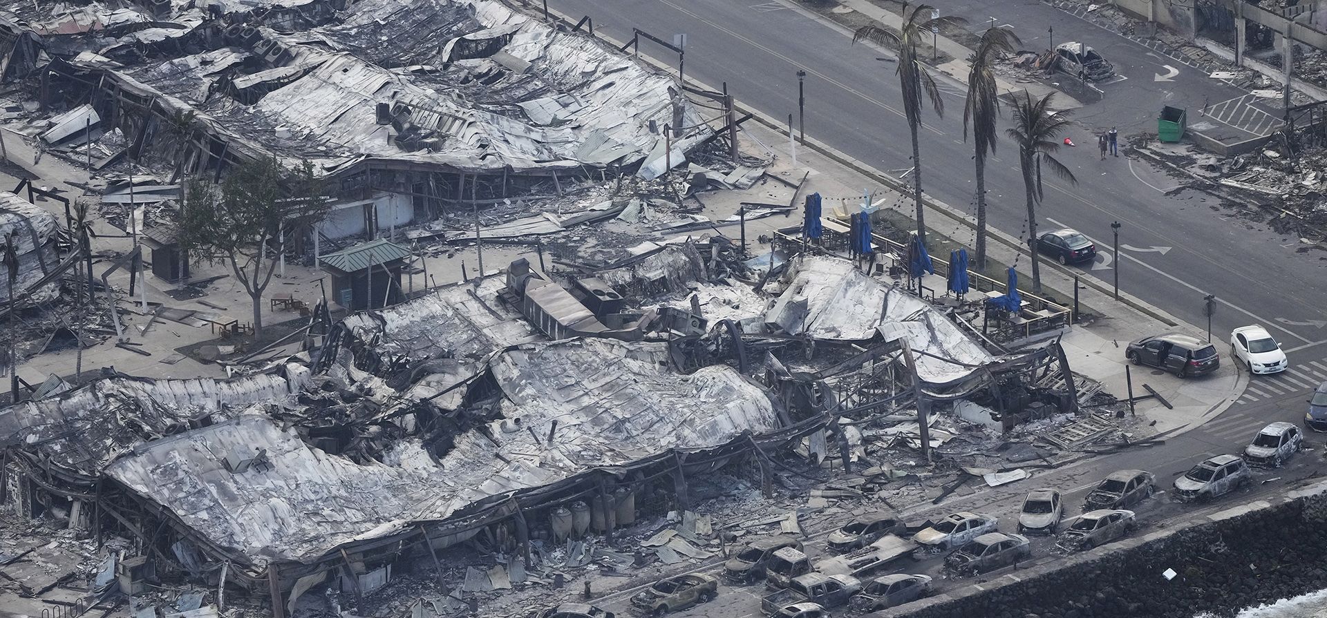 Restos de un incendio forestal se ven en Lahaina, Hawái. La búsqueda entre los restos del incendio forestal en la isla hawaiana de Maui el jueves reveló un páramo de casas quemadas y comunidades arrasadas mientras los bomberos luchaban contra el incendio más mortífero en los EE. UU. en los últimos años. (Foto AP/Rick Bowmer) Restos de un incendio forestal se ven en Lahaina, Hawái. La búsqueda entre los restos del incendio forestal en la isla hawaiana de Maui el jueves reveló un páramo de casas quemadas y comunidades arrasadas mientras los bomberos luchaban contra el incendio más mortífero en los EE. UU. en los últimos años. (Foto AP/Rick Bowmer)