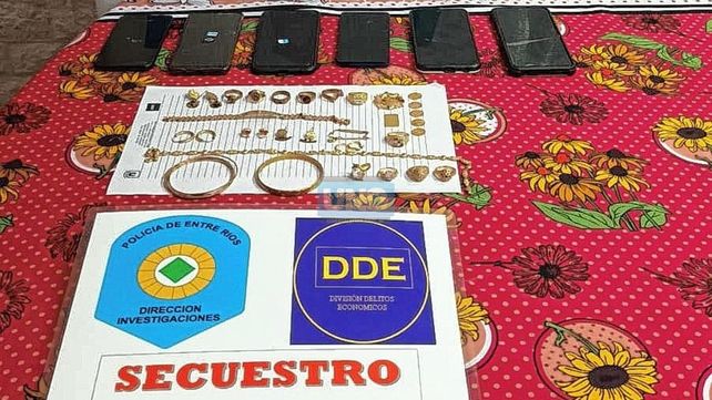 En Azul. El muchacho de la comunidad gitana de Paraná
