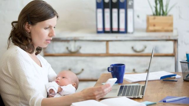 Advierten que hoy las maternidades se ejercen en gran medida en soledad y con demasiadas presiones