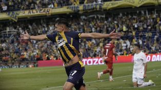 Gaspar Duarte, por lejos el mejor de Rosario Central en la despedida ante Belgrano. Acá festeja el gol que le fue anulado vía VAR.
