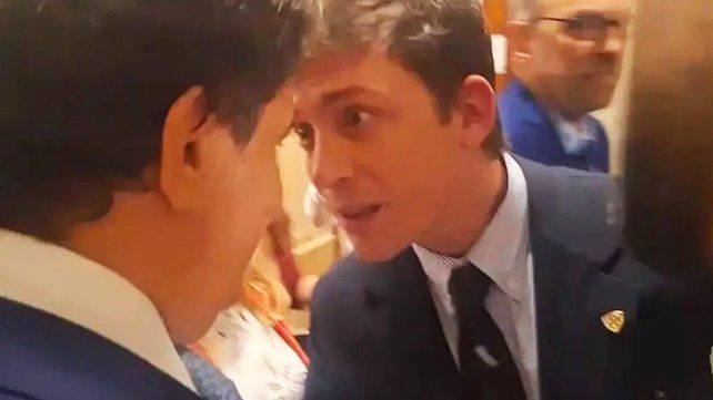 Tuvo un episodio durante la presentación de Javier Miliei en la apertura de Asamblea Legislativa cuando Caputo le hizo un gesto al diputado Facundo Manes apuntando con sus dedos a sus ojos y luego increpándolo en uno de los pasillos.&nbsp;