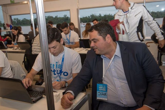 El funcionario nacional pasó por la Feria Futuro que se desarrolló jueves y viernes en la Sala Mayo