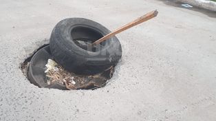 La advertencia de un peligroso bache en Candioti norte