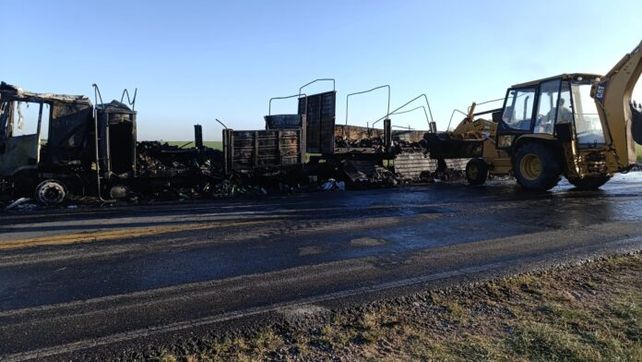 Un camión con carga radiactiva se incendió en la ruta 66 en Carlos Pellegrini