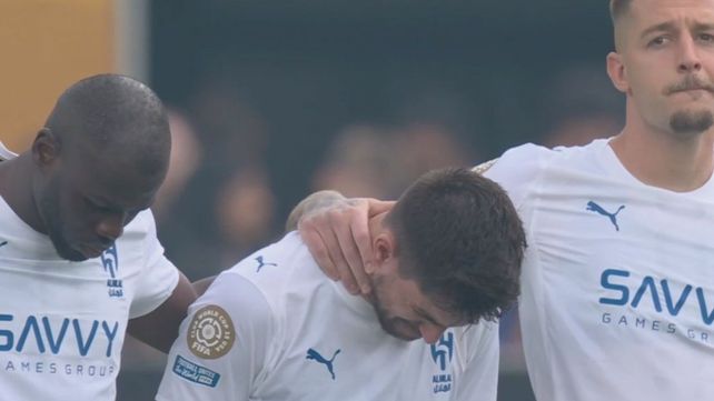 Ruben Neves no logra contener el llanto en el homenaje a sus compatriotas