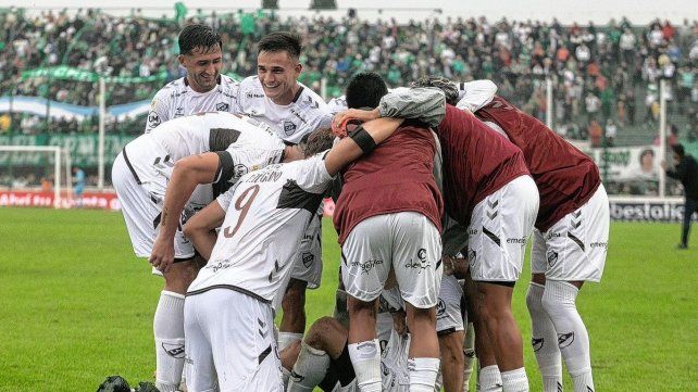 Platense le ganó como visitante a Sarmiento en la despedida de ambos que se jugó en el Eva Perón.