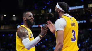 Guiados por LeBron y Davis