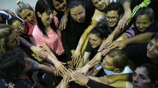 Un torneo de vóley inclusivo enciente una causa benéfica en Rosario y alrededores.