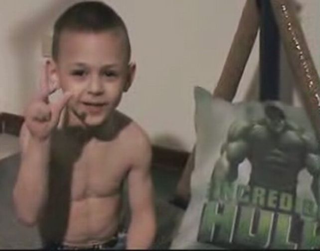 El impresionante video de un ni&ntilde;o que quiere parecerse a Hulk