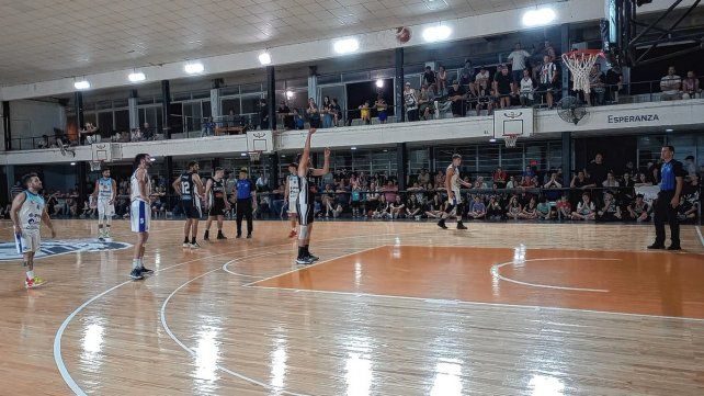 Almagro goleó a Santa Paula en la segunda semifinal del Prefederal Región 5.