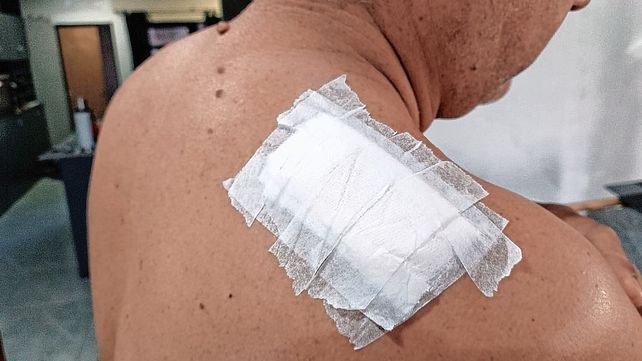 Noche de terror en la autopista: un policía resultó herido de un disparo luego de un violento intento de asalto