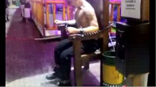 El simulacro de una ejecuci&oacute;n es la exitosa y aberrante atracci&oacute;n de un parque de Mil&aacute;n