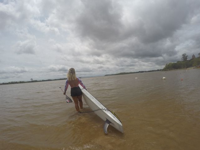 Entrando al río Paraná en la playa del municipal.&nbsp;