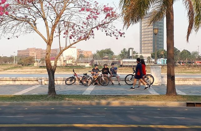 [Galería de fotos] Alta circulación de la población en espacios públicos este sábado