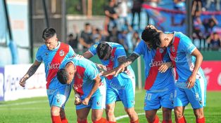 Arsenal goleó a Aldosivi en un duelo clave por no descender.