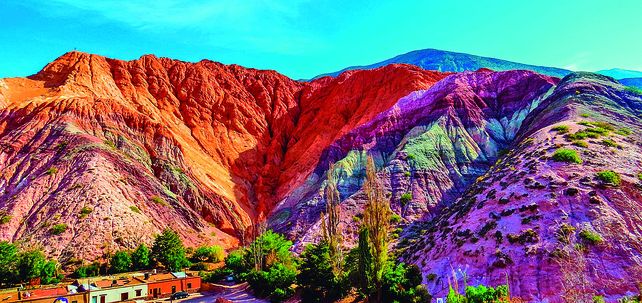 El Cerro de los Siete Colores es una de las maravillas que ofrece el norte argentino.