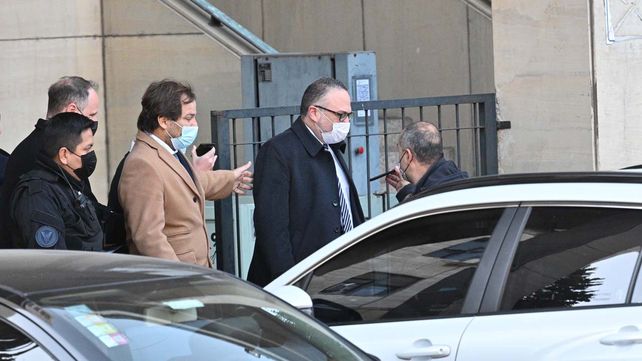Matías Kulfas se retira de los Tribunales de Retiro tras declarar ante el juez Daniel Rafecas.