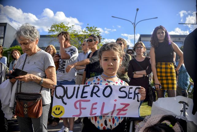 La manifestación se realizó pidiendo por los niños entrerrianos. Foto UNO Mateo Oviedo.&nbsp;