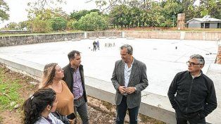 Toma Vieja: Se construye una cancha de futsal en el piletón