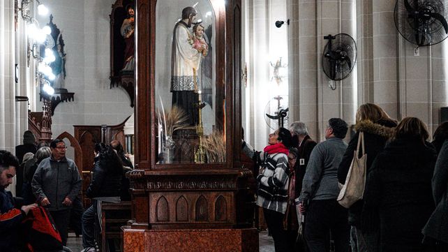 San Cayetano: los fieles se acercaron desde temprano a pedir pan y trabajo