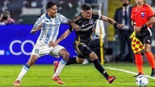 Racing busca una alegría contra Colo Colo en Avellaneda