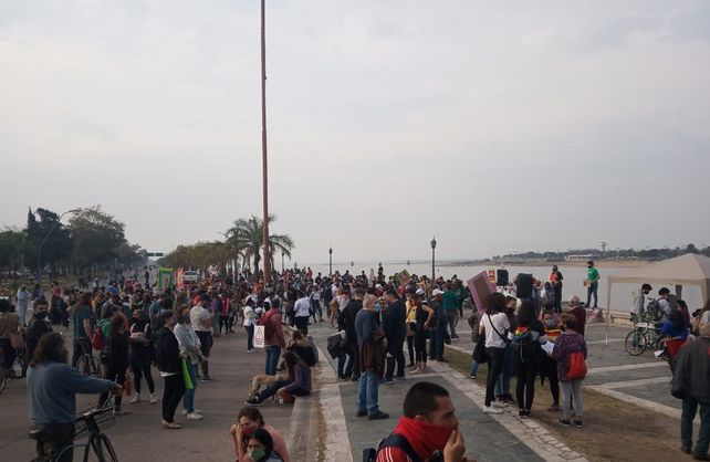 ¡Basta de quemas!: el grito de cientos de santafesinos en la costanera