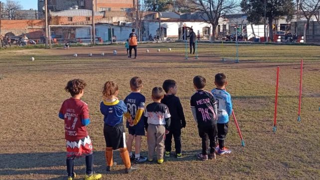 Ángel Di María comenzó a jugar al fútbol en la canchita de la zona norte.