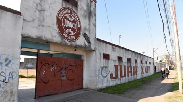 Un pulmón para el barrio. La fachada del predio de 27 de Febrero al 4200 conserva el nombre del club.