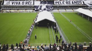 Más de 200 mil personas despidieron a Pelé.