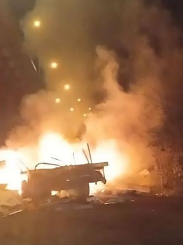 Camión cayó al vacío en el complejo Zárate - Brazo largo y murió el camionero