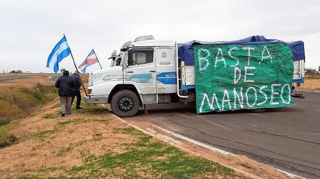 La protesta también se hizo sentir sobre la ruta 18 a la altura de San Salvador.
